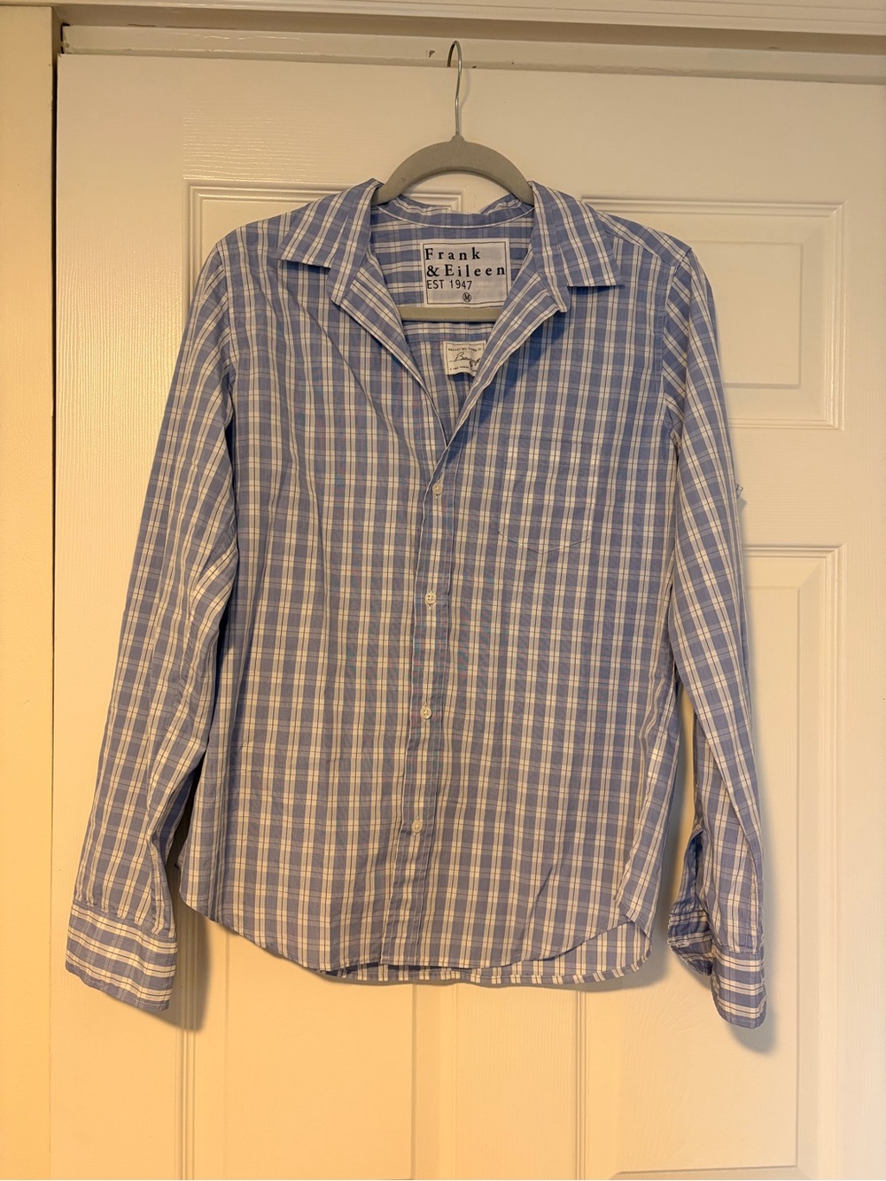 Frank and Eileen Barry button down blue plaid shirt sz M
